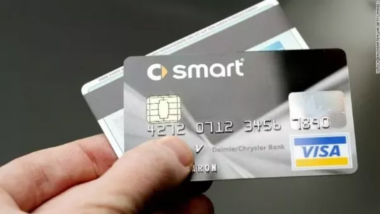 How does a magnetic stripe work on a credit card?